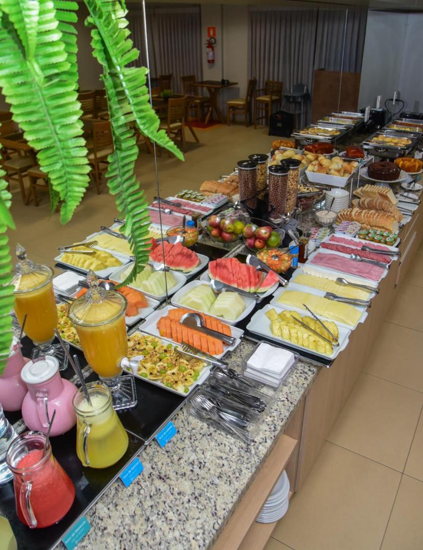 Hotel Plaza Garden Каскавел Екстериор снимка